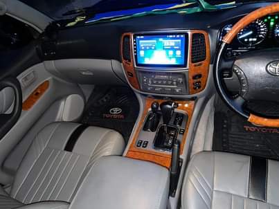 A picture of TOYOTA LAND CRUISER