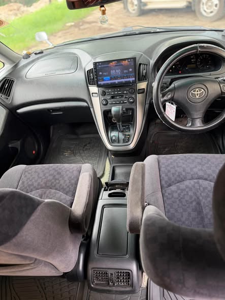 A picture of TOYOTA HARRIER YEAR 2002 PRICE 16 9M CALL 0621007902