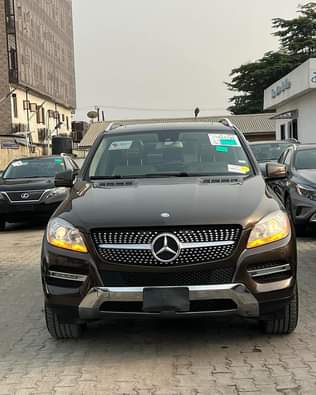 A picture of FOREIGN USE 2014 MERCEDES BENZ ML350
