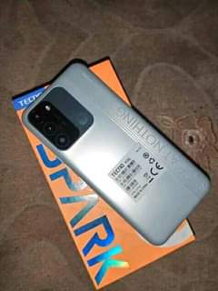 A picture of TECNO SPAK 8c sim saf kabisa haina tatizo lolote Mali