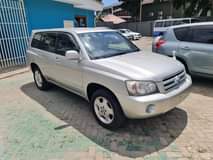 A picture of 2005 toyota kluger