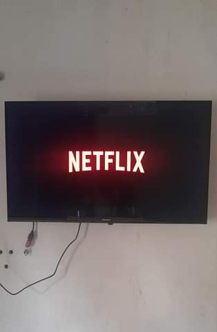 A picture of Hisense nchi32 smart bei poa 300000