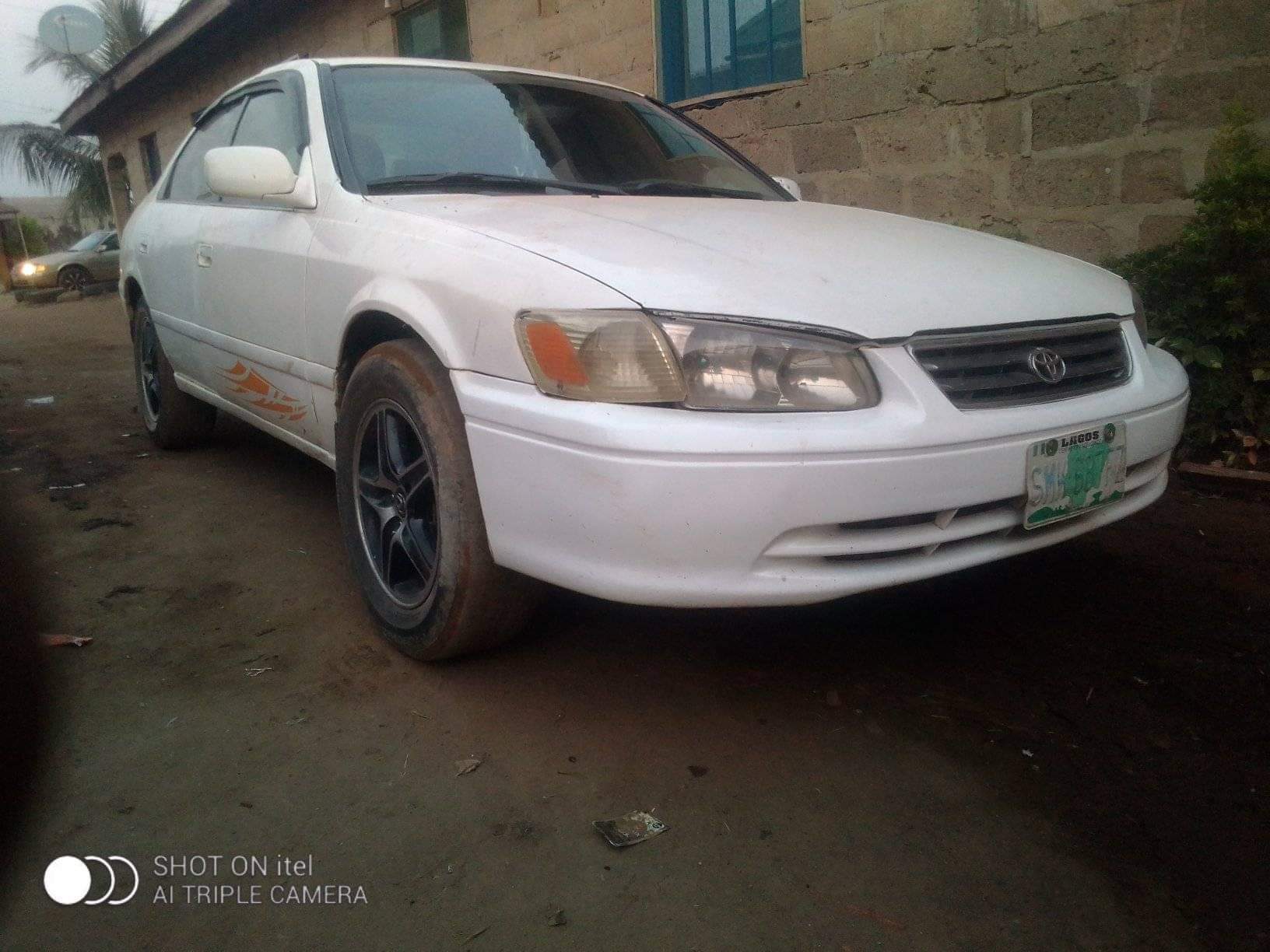 A picture of 2001 Toyota Camry 2001