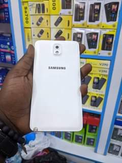 A picture of Galaxy note 3 200k