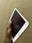 A picture of iPad Mini 4 INA ICLOUD
