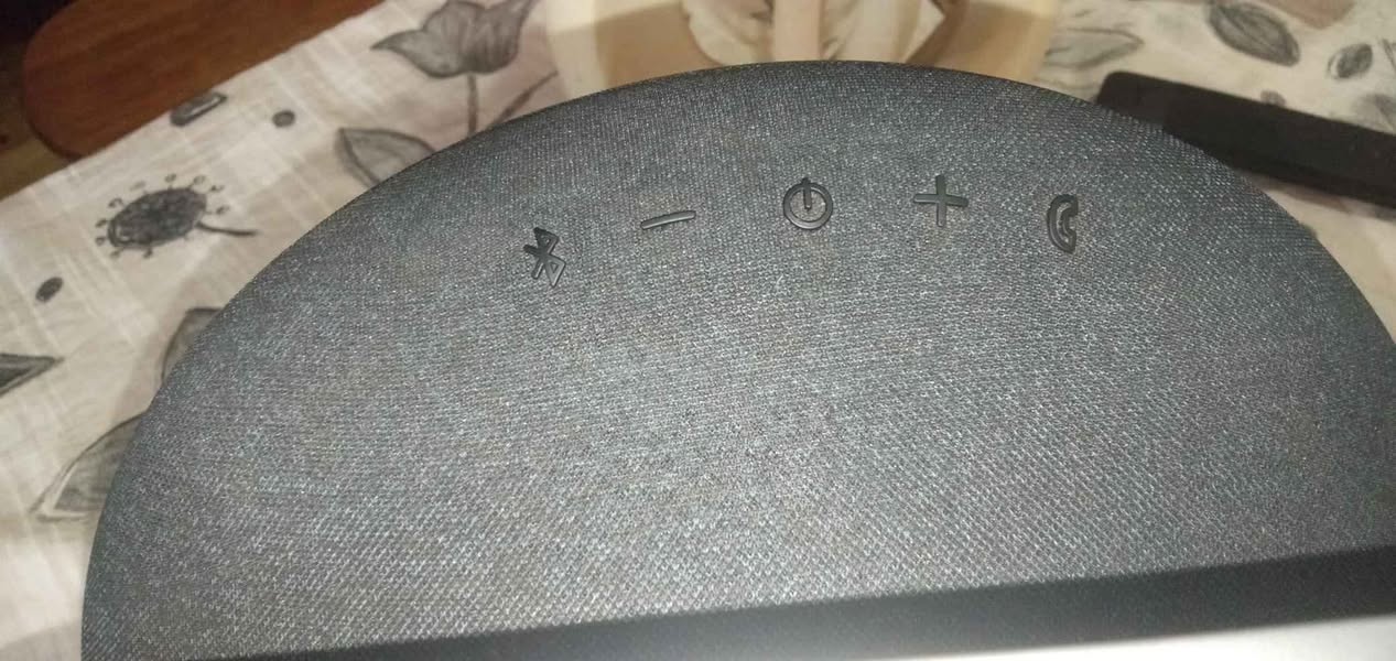 A picture of Harman kardon onyx