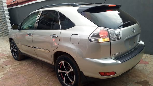 A picture of Lexus RX 330