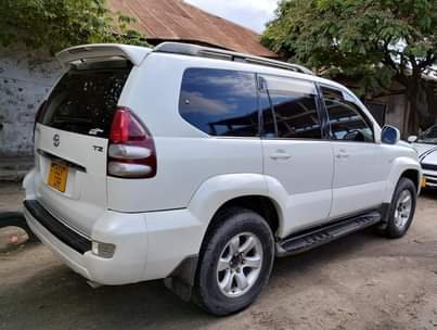 A picture of TOYOTA PRADO 120