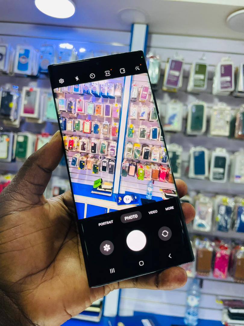 A picture of SAMSUNG GALAXY NOTE 20 ULTRA MINOR CRACK AT ONLY 670