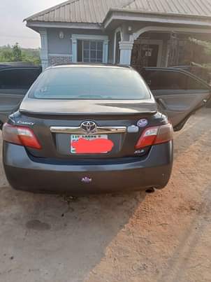A picture of Toyota Camry XLE 07