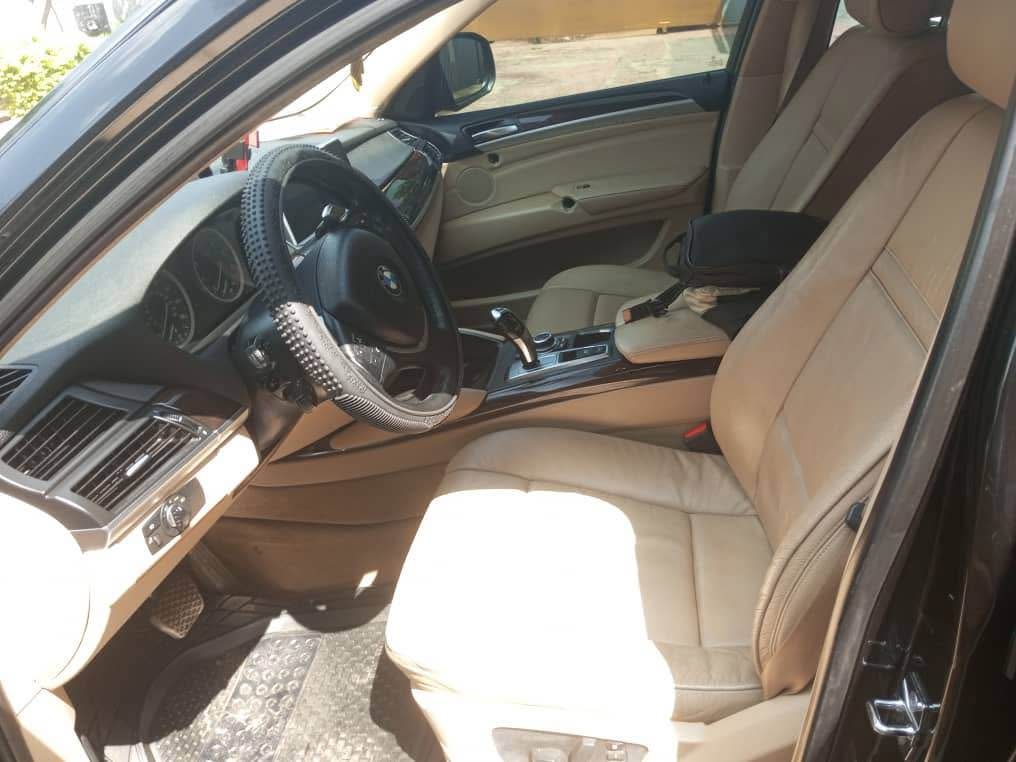 A picture of Super clean 2010 BMW. X6