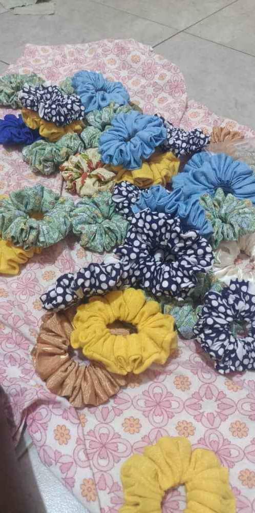 A picture of Ladies hair scrunchies