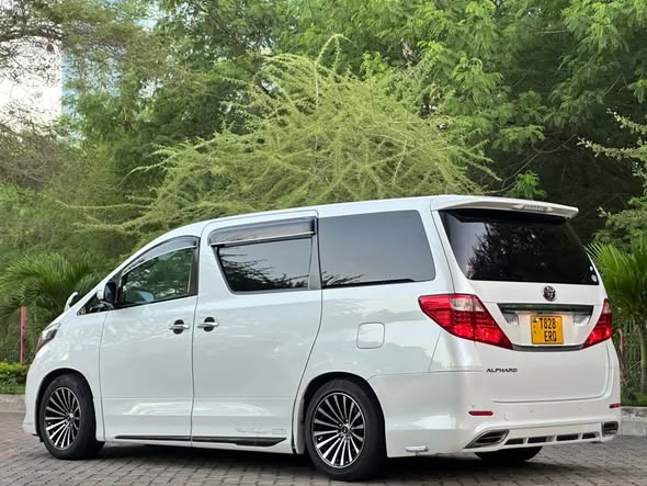 A picture of TOYOTA ALPHARD