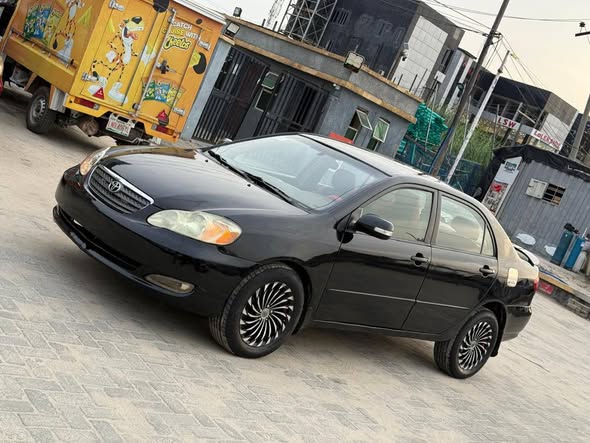 A picture of Toyota Corolla LE 2004