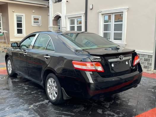 A picture of WOW This is premium standard Toyota Camry 2007 model xle