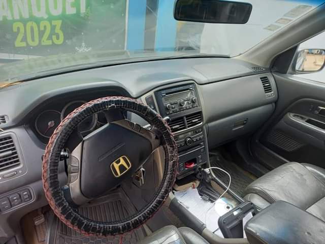 A picture of Honda pilot for sell