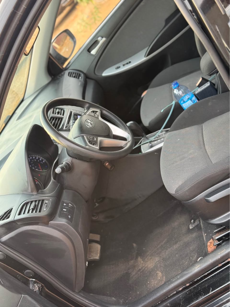 A picture of Hyundai ACCENT 2013