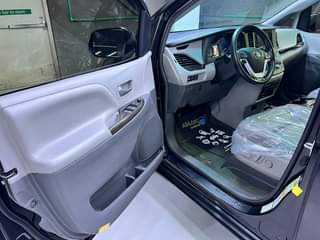 A picture of Toyota sienna XLE 2016 for sale contact 971581753040