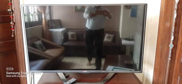 A picture of LG smart cinema 3d TV 42 for sale perfectly working