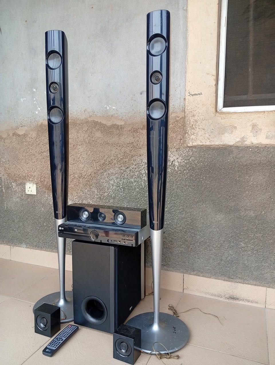 A picture of LG BLUETOOTH HOME THEATER