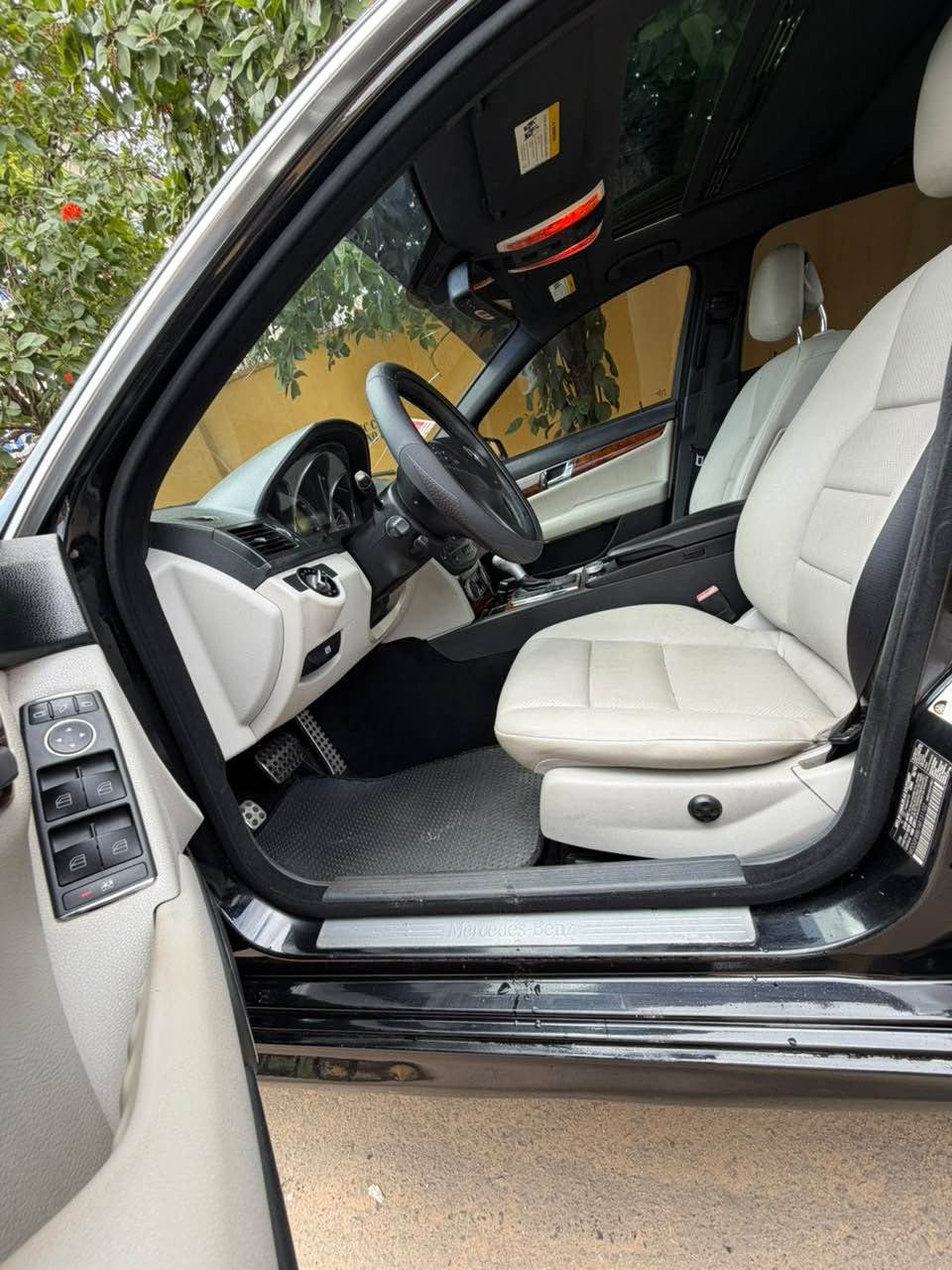 A picture of Mercedes Benz C300 2010