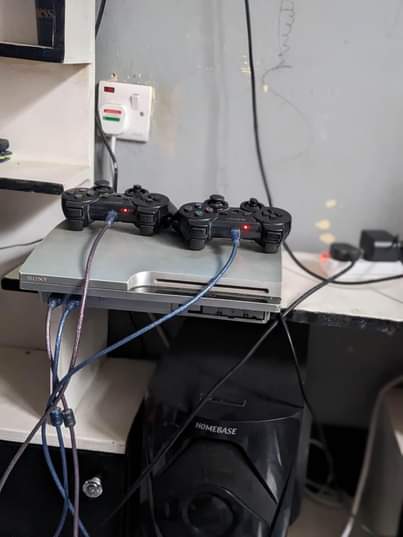 A picture of pes 3 slim padi mbili ina game 9 bei 230k