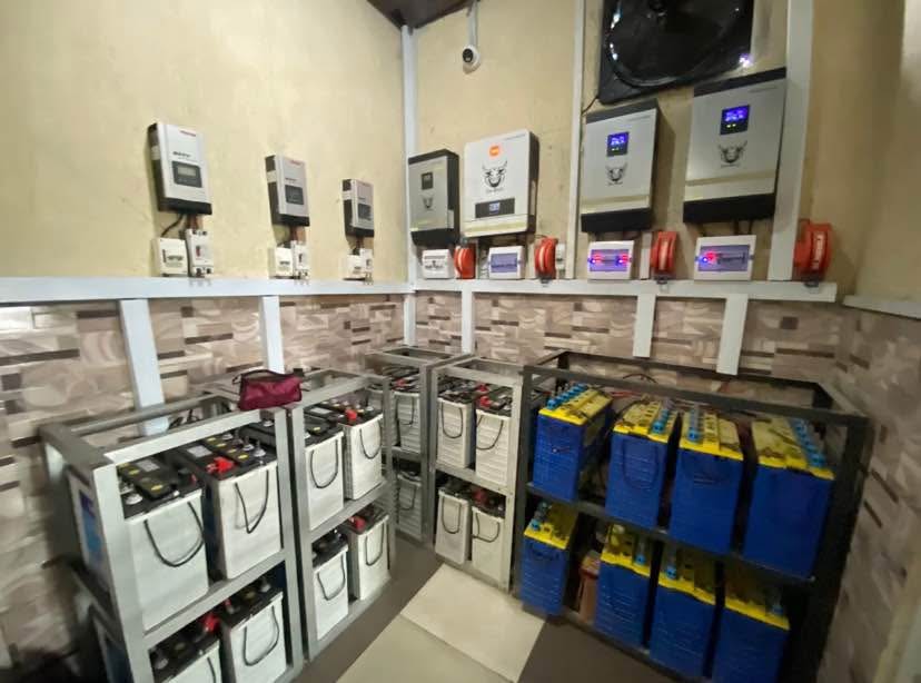 A picture of 10kwh lithium ion batteries with 12volt batteries