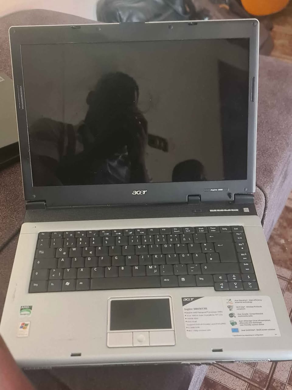 A picture of Acer off no charger no negotiation