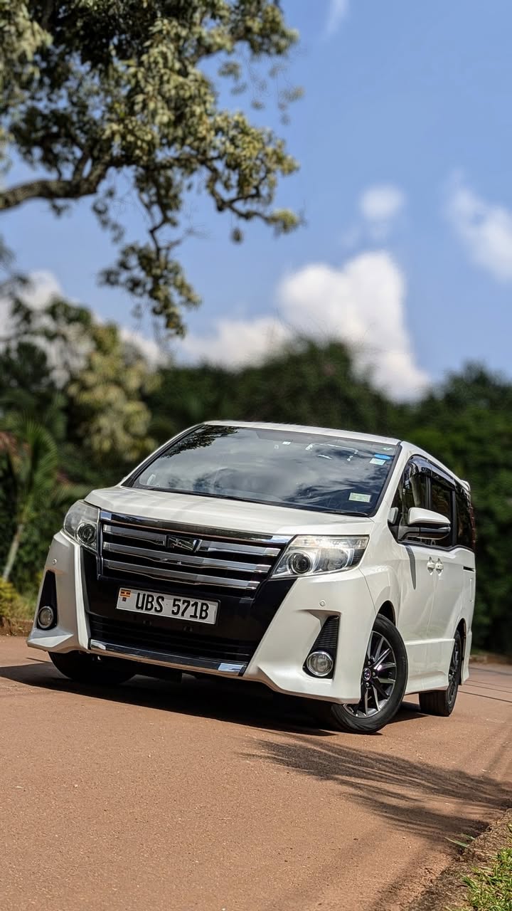 A picture of Toyota Noah 2015model