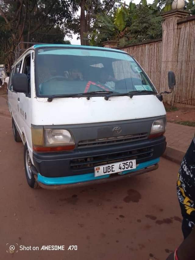 A picture of 2005 Toyota Hiace drone 2500cc