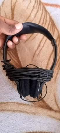A picture of Headphone kali za waya used from Uingereza kwa 65 000