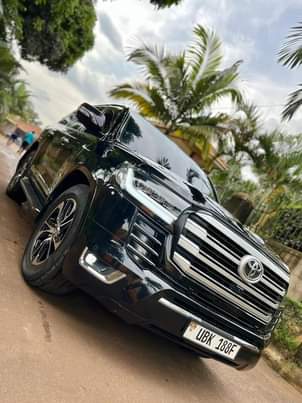 A picture of V8 2016 2022KIT 180M