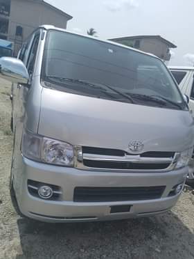 A picture of 2010 model hummer bus Location Amuwo odofin Lagos 09030746449