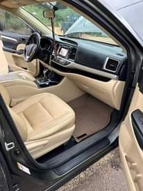 A picture of Few months registered 2015 Highlander pure first body Tokunbo standard