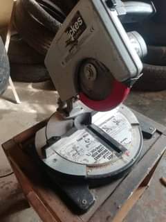 A picture of Compound metre saw