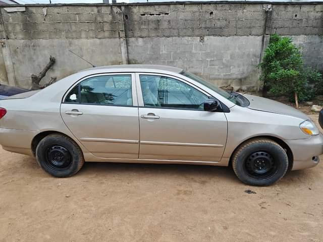 A picture of Neatly used Toyota Corolla 2006 LE untempered engine gear ac