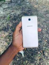 A picture of SAMSUNG J7 PRIME