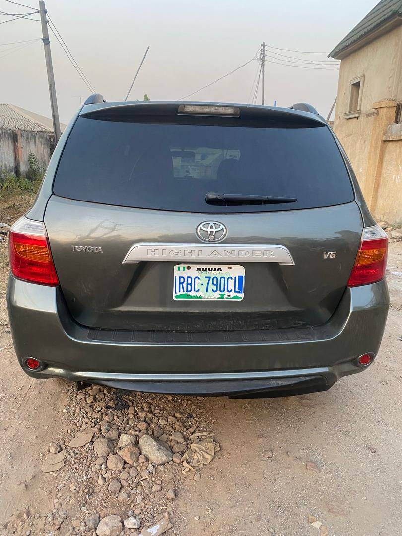 A picture of Neat Toyota Highlander 09