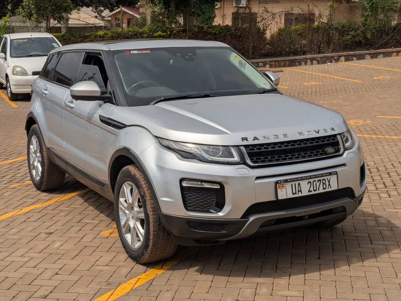 A picture of RANGE ROVER E VOGUE
