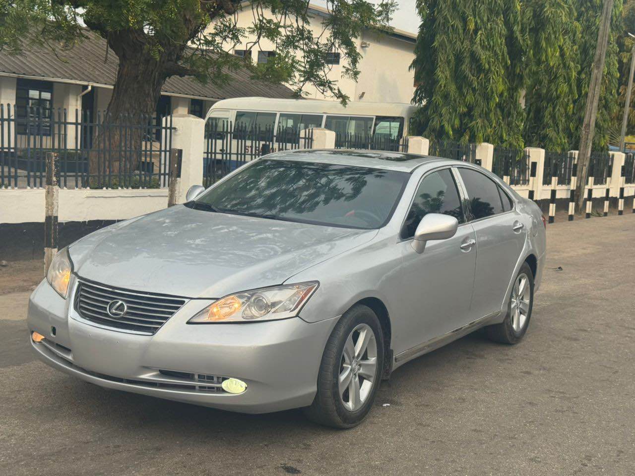 A picture of Buy and Drive Toks standard 08 ES350 6M 500k settlement