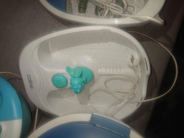 A picture of foot massager spa machine za massage na kusafisha miguu zinatumia