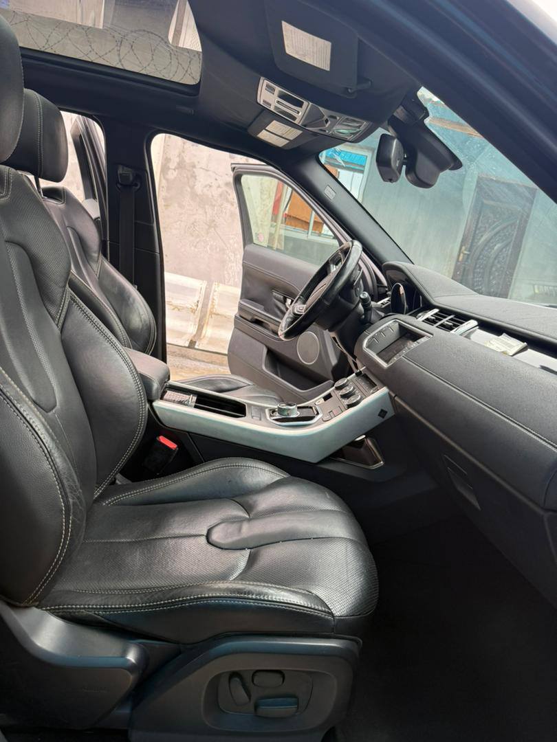 A picture of 2014 Foreign Used Range Rover Evoque.