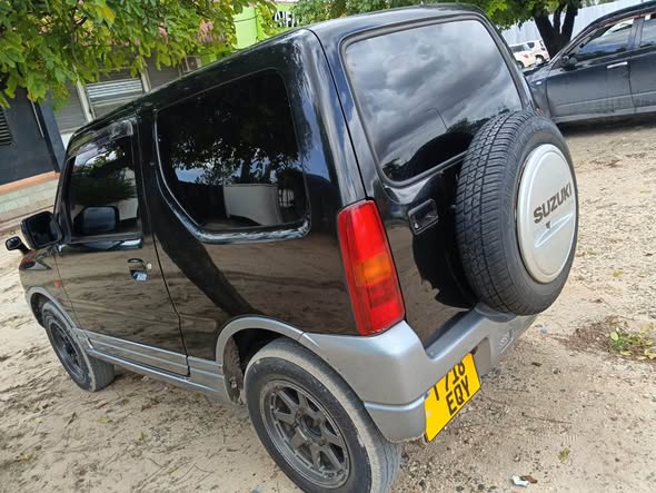 A picture of Suzuki jmmy Price 12 8m 0785010182