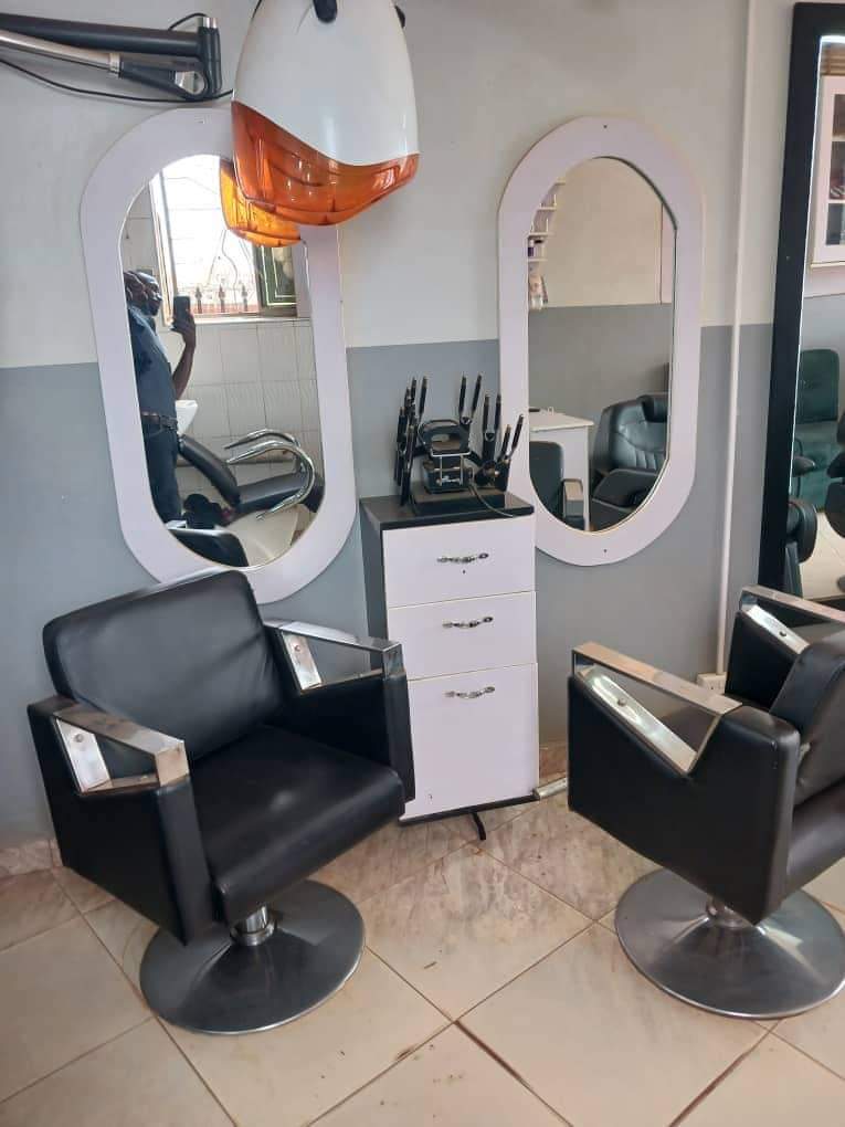 A picture of Saloon equipments on clearance sale