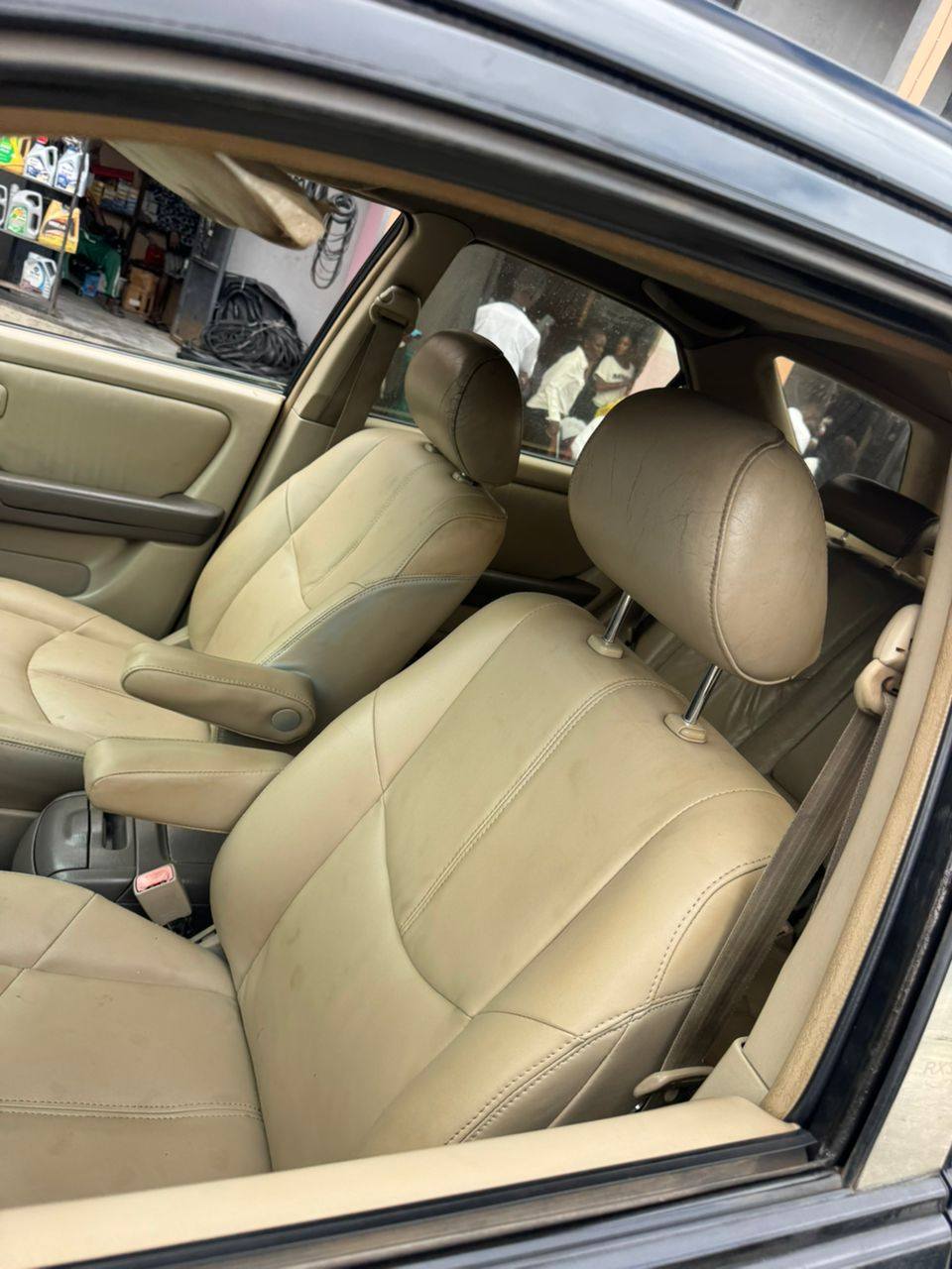A picture of 2000 rx300 first body engr gear ac working perfectly buy