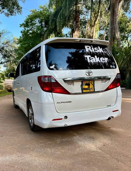 A picture of 2010 Toyota alphard
