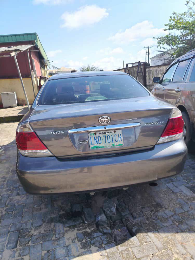 A picture of Toyota Camry 2004.Engine tapping little at the top but not