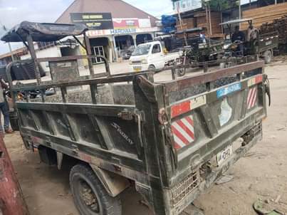 A picture of Haya maboss zangu chuma hiyo Ipo sokoni no kipengele chochote
