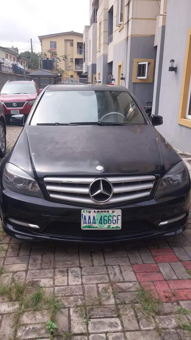 A picture of Mercedes Benz C300 2011