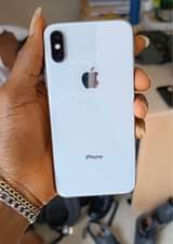 A picture of iPhone X 256gb NO FACE ID Price 100k Please check